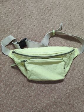 Universal Thread Lightweight Yellow Waist Bag - Casual Travel Fanny Pack